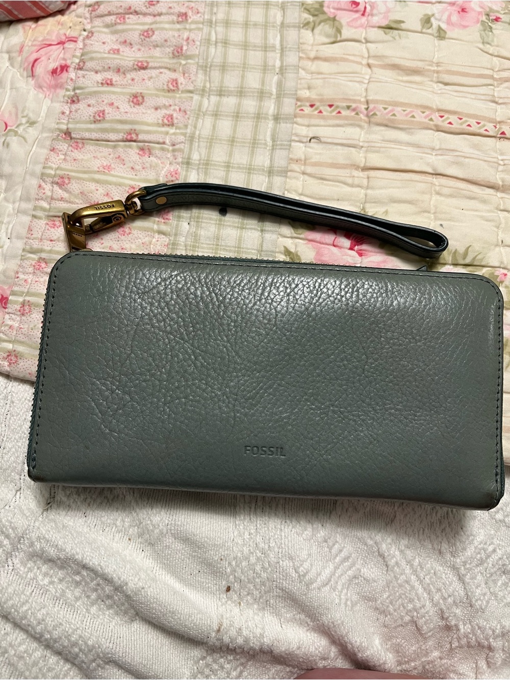 Fossil Pebbled Leather Zip Wristlet in Slate Gray